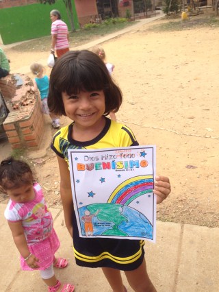 "Dios hizo todo buenísimo, ¡y Dios me hizo a mí!" (God made everything very good, and God made me!!)