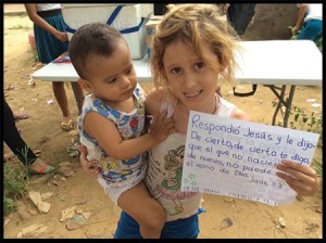 Alejandra is learning John 3:3, which says: “Jesus answered and said unto him, Verily, verily, I say unto thee, Except a man be born again, he cannot see the kingdom of God.” •Have you ever been born again?•